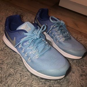 Ombré blue nike running shoes ❄️